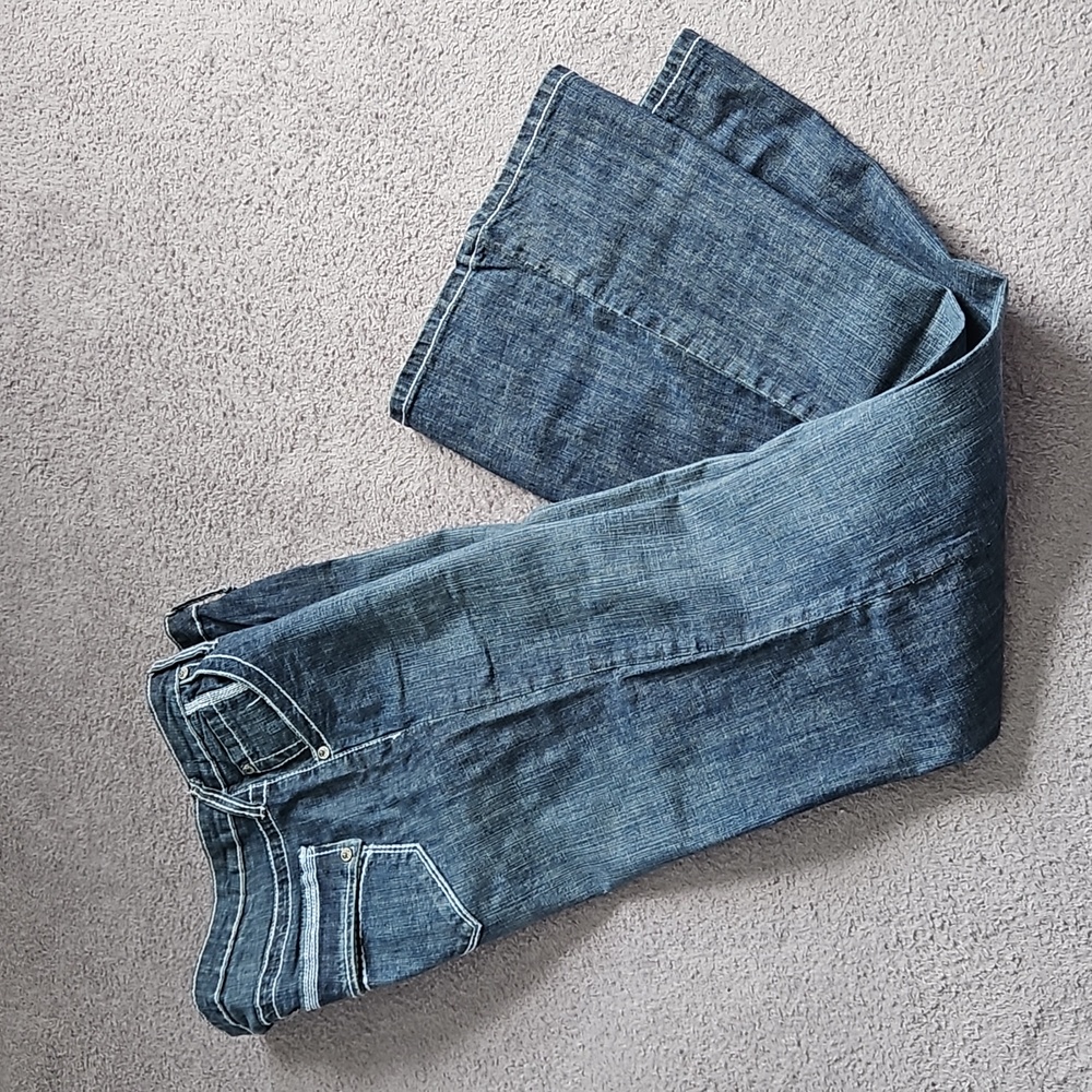 YNQ low rise boot cut style women's jeans